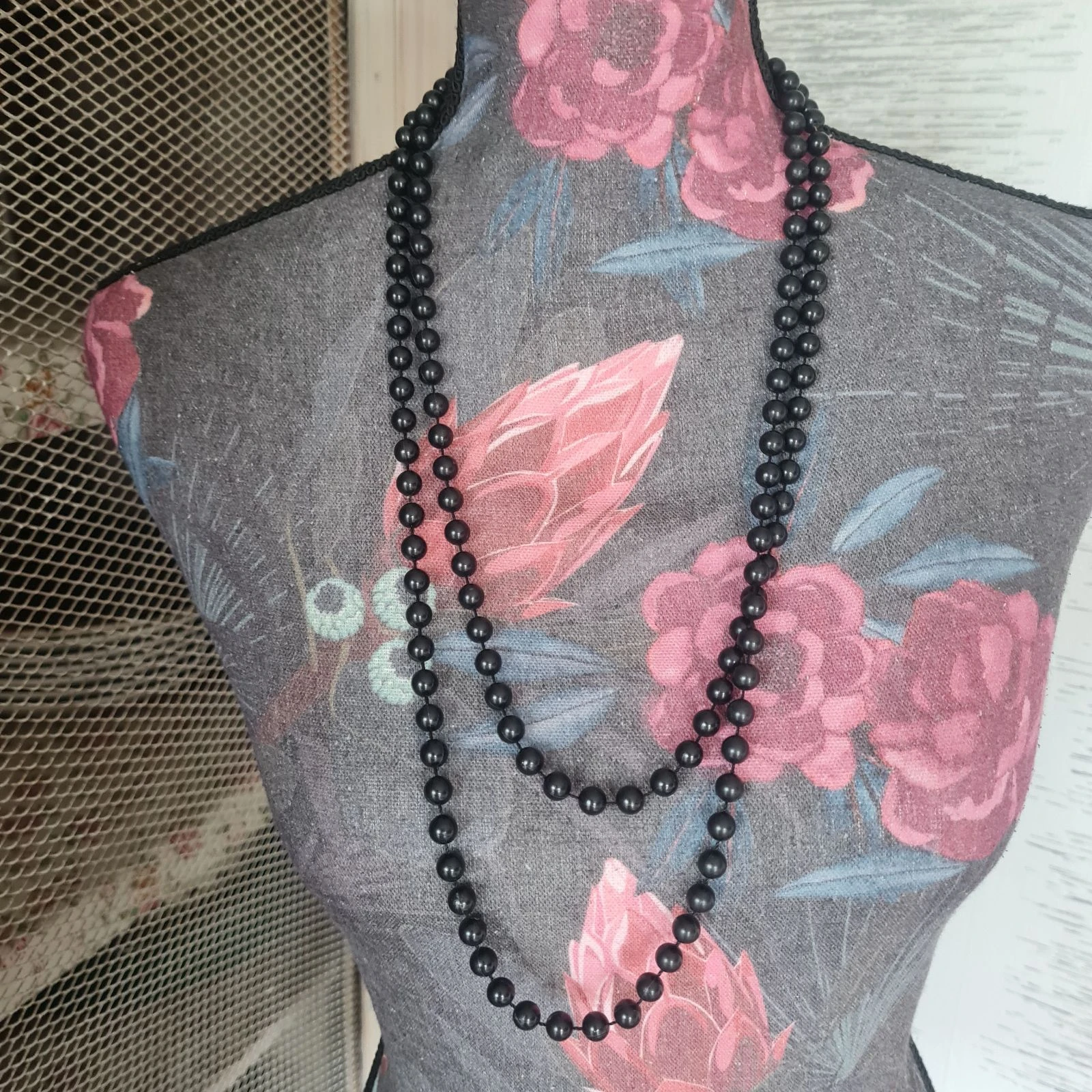 Collier de perles noires 